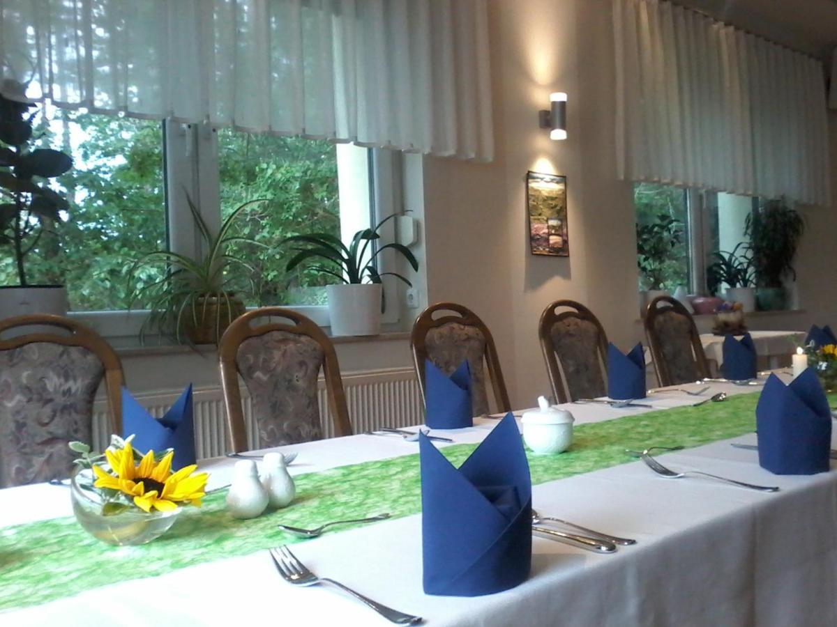 Hotel Und Restaurant Karpfenschaenke Schenkendobern Exteriör bild