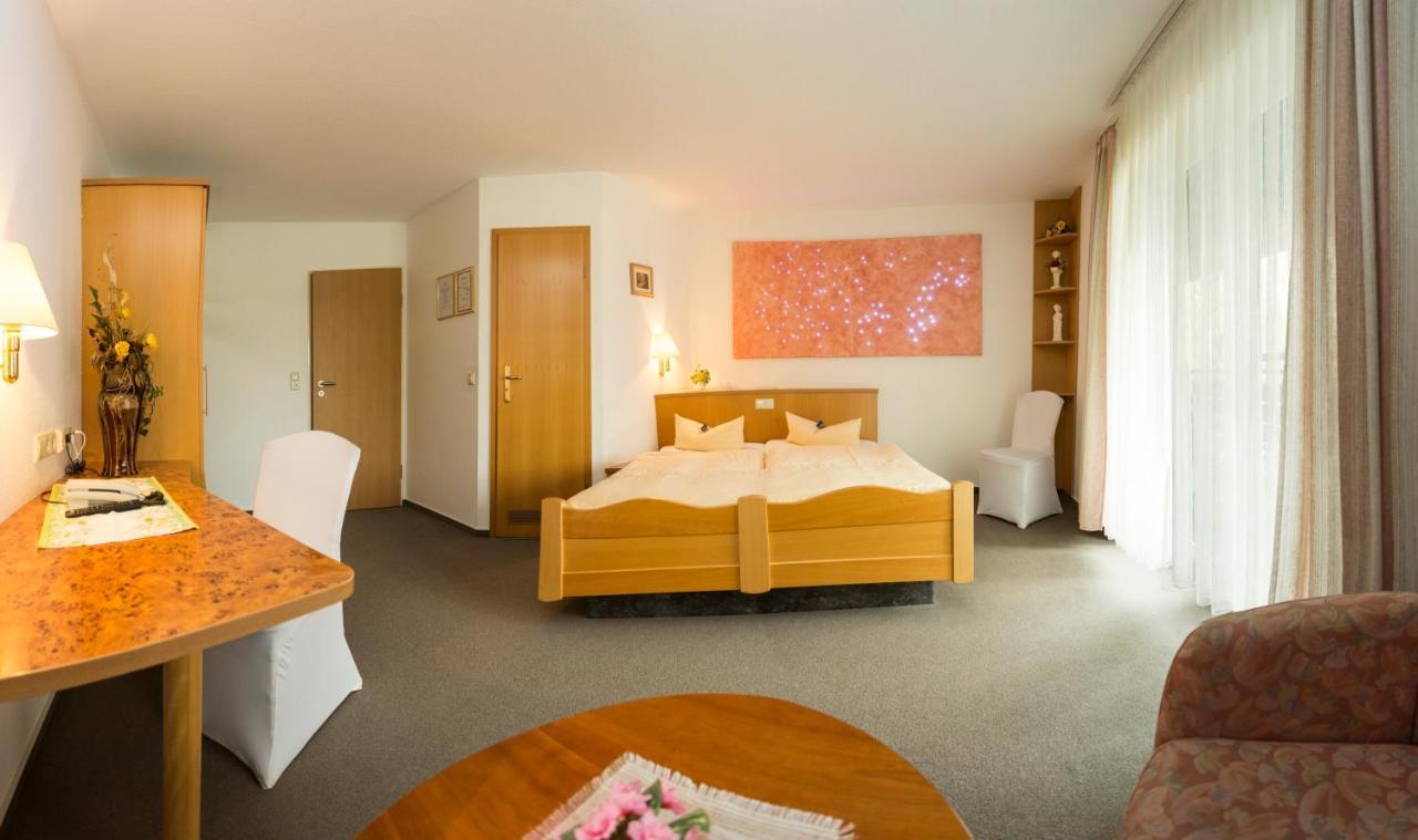 Hotel Und Restaurant Karpfenschaenke Schenkendobern Exteriör bild