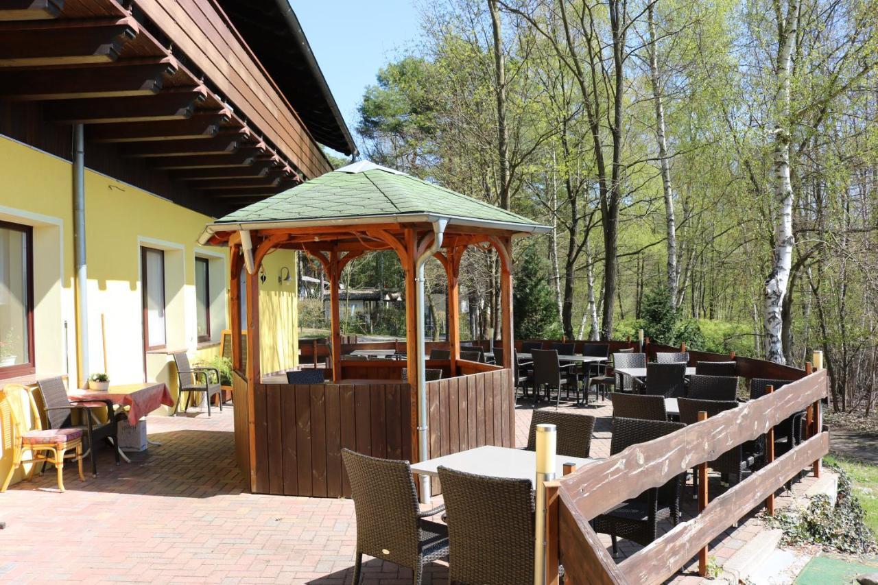 Hotel Und Restaurant Karpfenschaenke Schenkendobern Exteriör bild